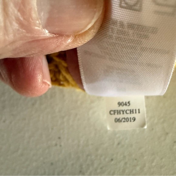 Aeropostale Chunky Crewneck Sweater Mustard Yellow Short Women's Size Medium - Picture 9 of 9